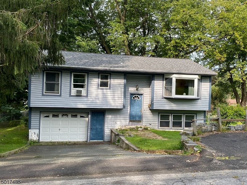 1st image of 16 Lincoln Ave