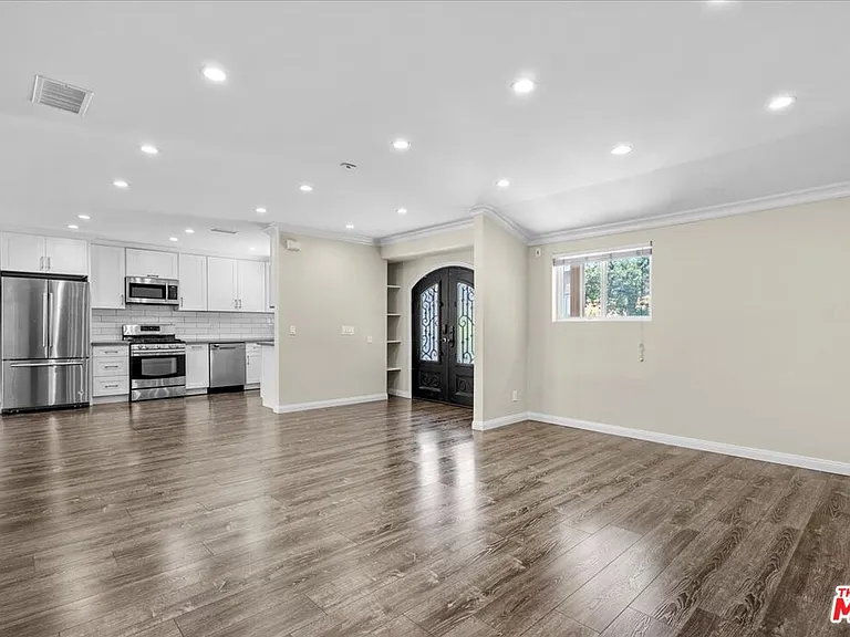 18725 Martha St — Photo 10