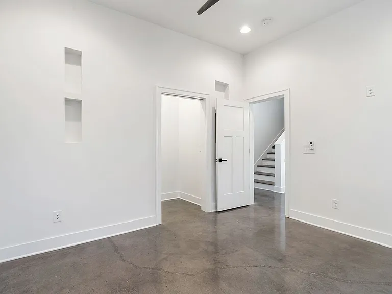 904 N Maple St — Photo 15