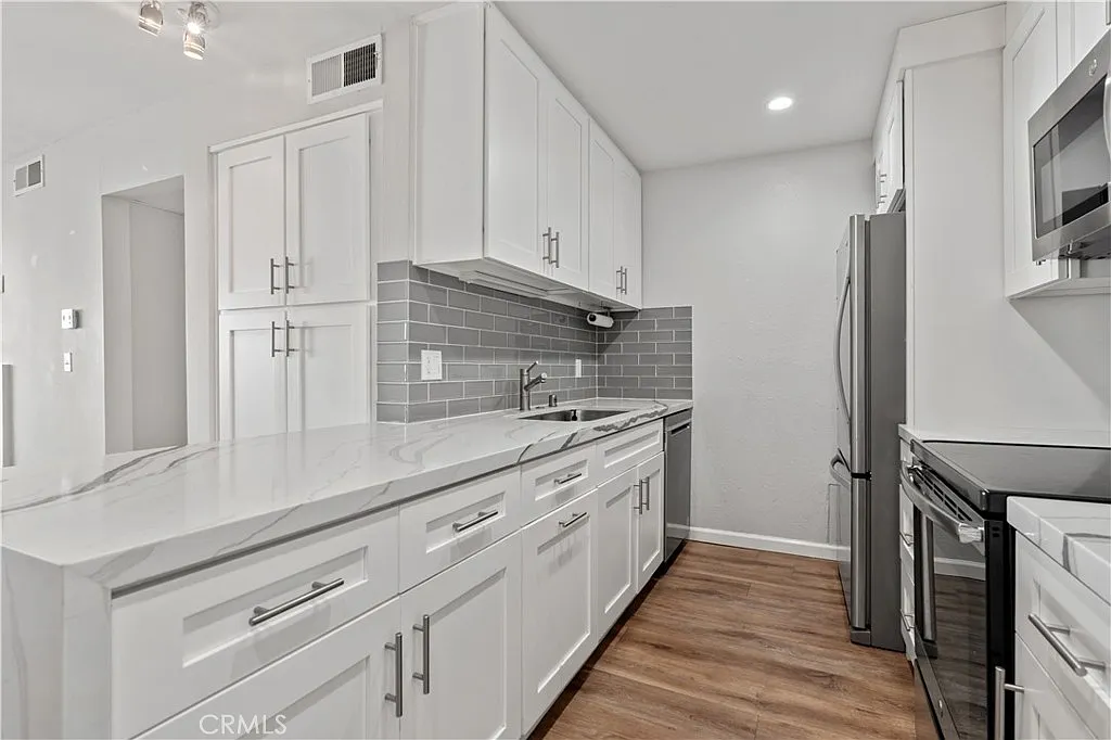 2 bed, 1116 sqft, $4,250 — Photo 4