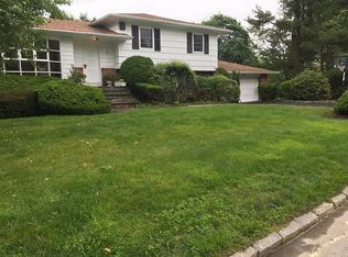 67 Malvern Ln, Scarsdale, NY 10583