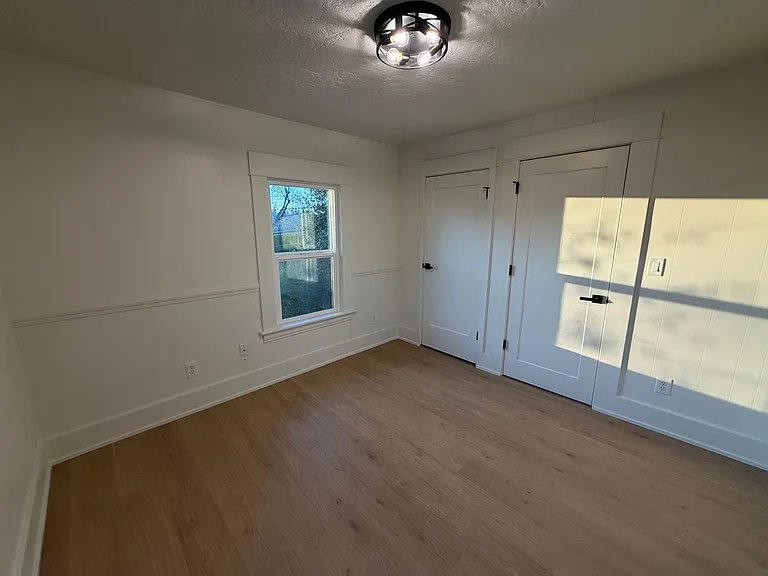 1045 Oakway Rd — Photo 13
