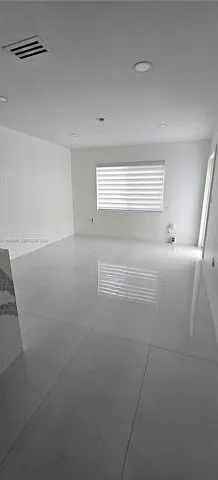 1284 W 38th Pl — Photo 3