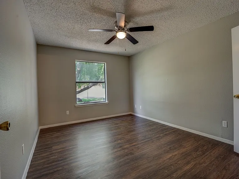 Ramsey Square Apartments — Photo 20