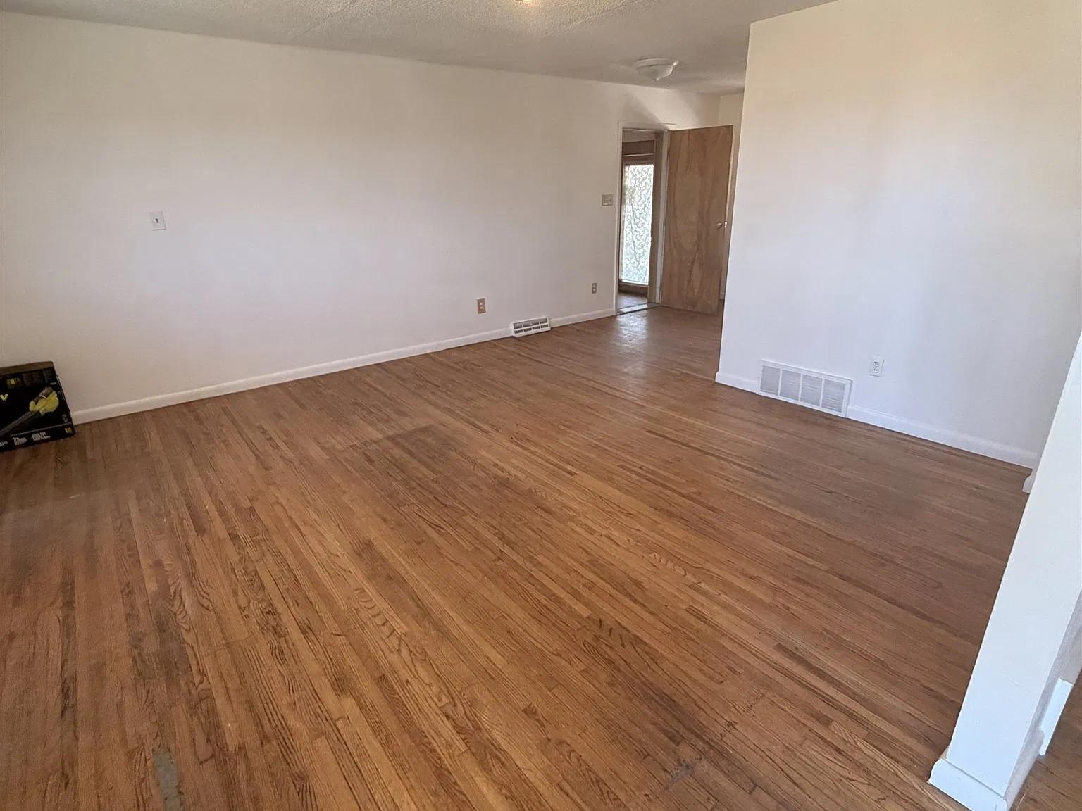 5 bed, 2.5 bath, 3000 sqft, $3,350 — Photo 4