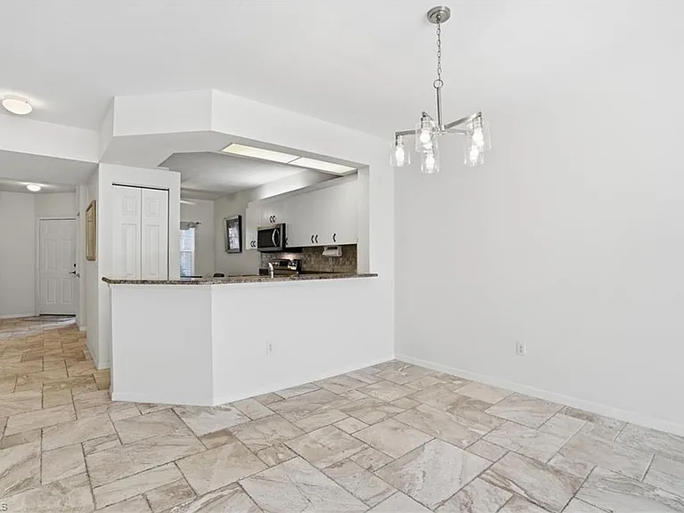 2460 Old Groves Rd #E-102 — Photo 3
