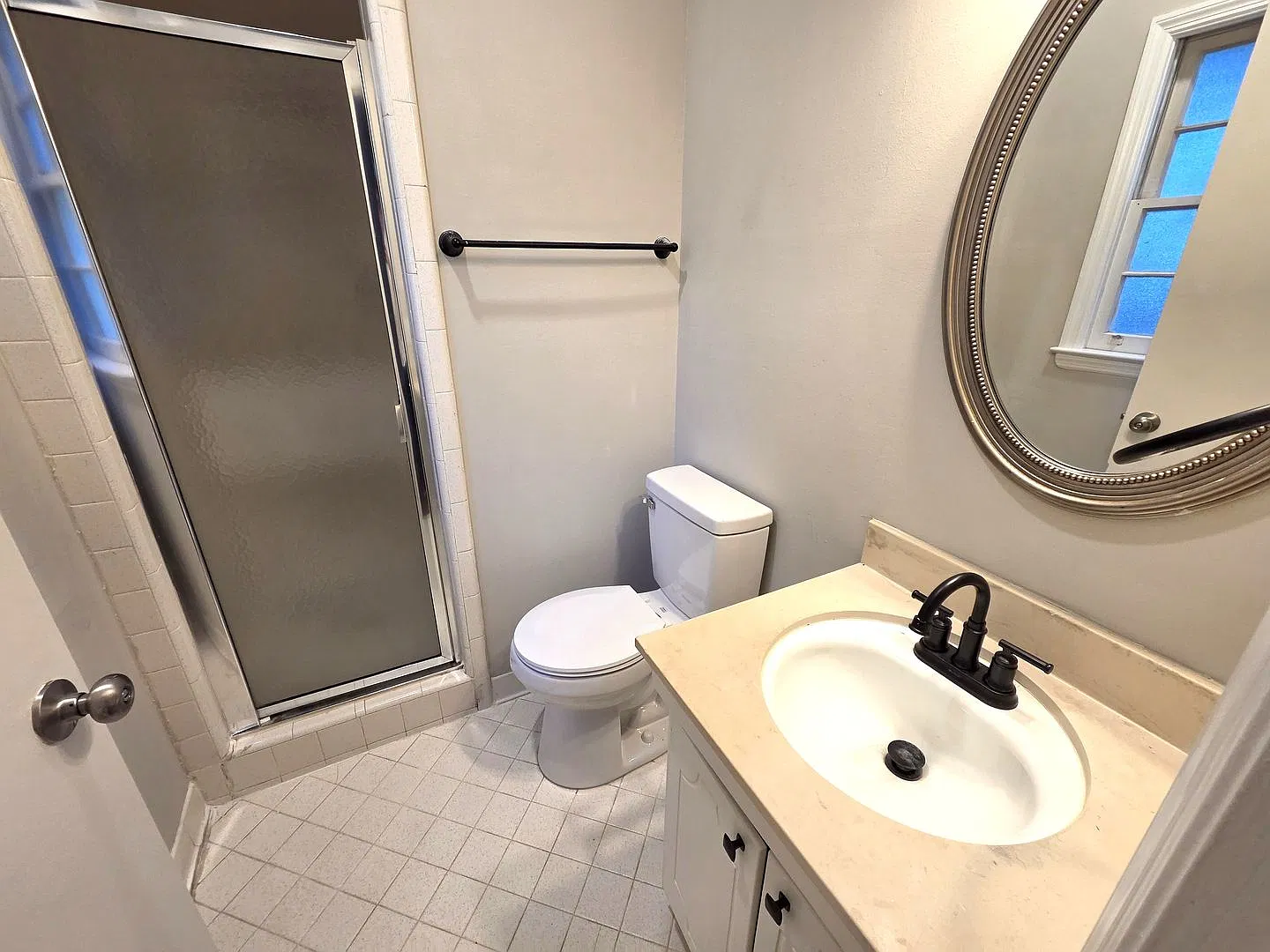 Adorable Two Bedroom in South Park! — Photo 4