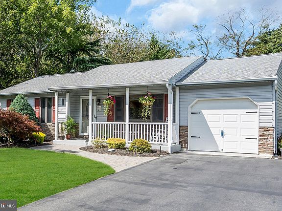 3rd image of 106 Lonny Ct