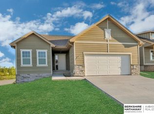 18403 Sage St, Omaha, NE 68136