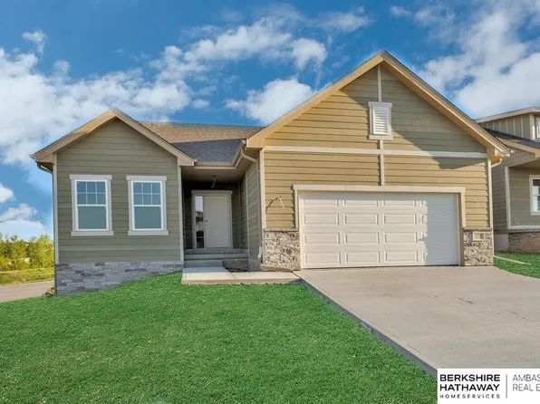 18403 Sage St, Omaha, NE 68136
