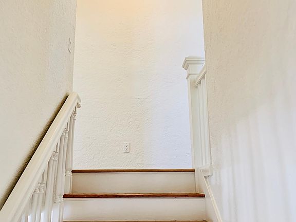 5th image of 7915 1/2 Oakwood Ave