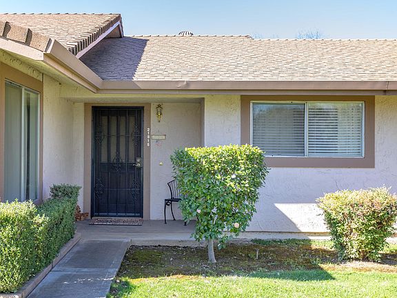 4th image of 21815 Parkway Dr