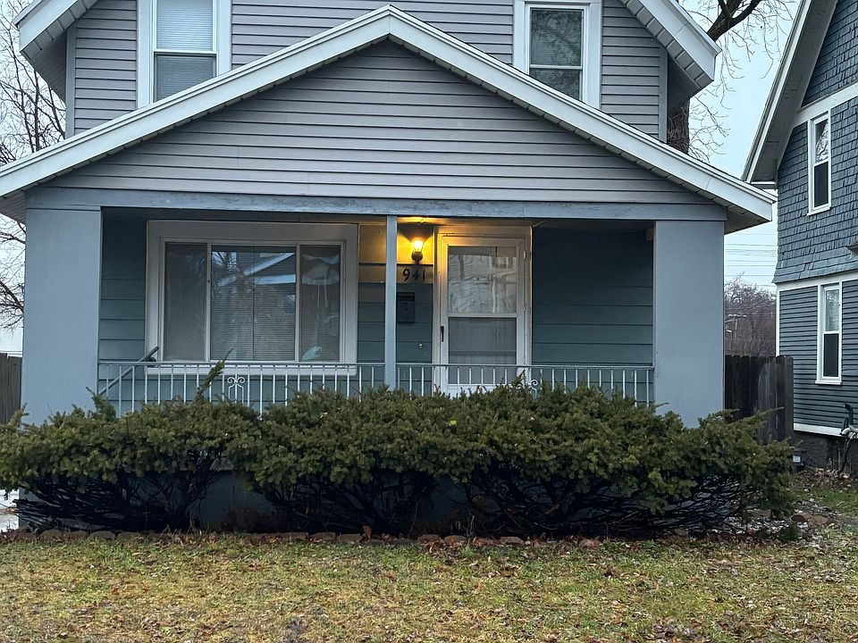 1st image of 941 Crescent St NE