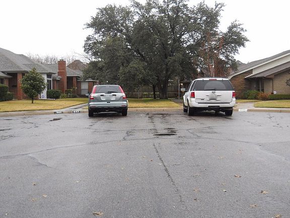 4th image of 646 Saint Charles Ct
