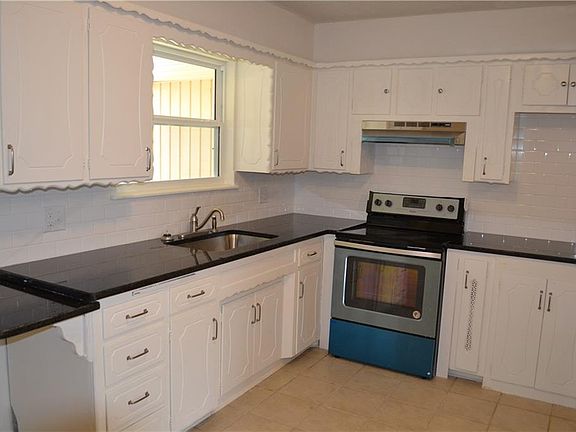 4th image of 6313 S Shartel Ave
