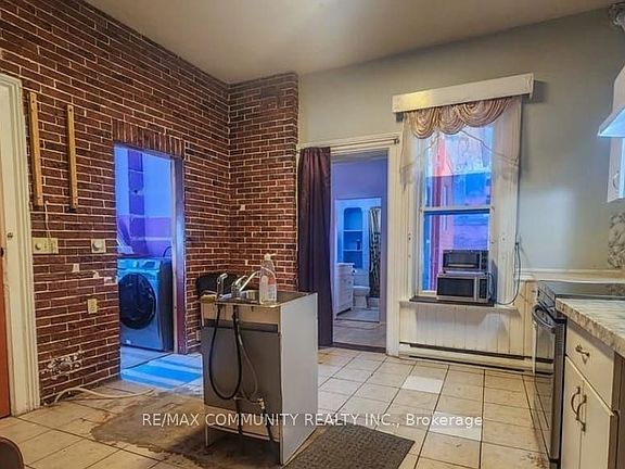 4th image of 561 Gould St
