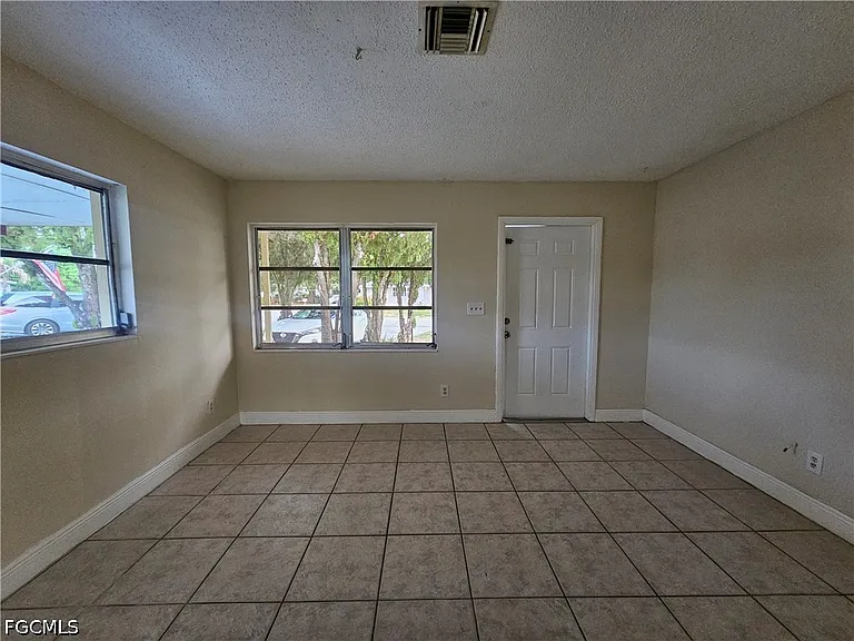 423 Morgan Cir S — Photo 5