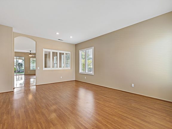 4th image of 32913 Adelante St
