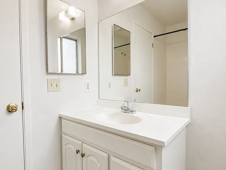 Moraine View Apartments — Photo 11