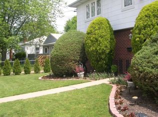 43 Doges Promenade, Lindenhurst, NY 11757