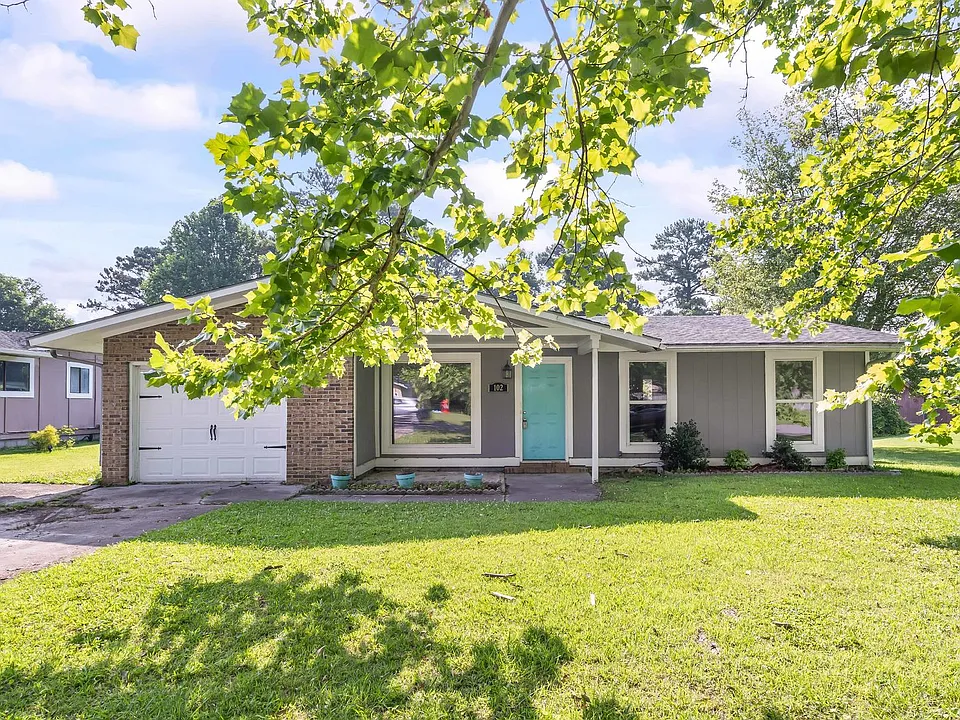 102 Sterling Rd