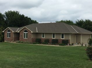 1492 N 1062nd Rd, Lawrence, KS 66046