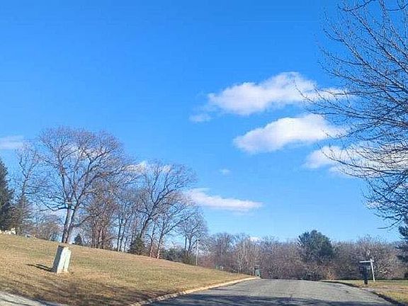 5th image of 2735 Meadow Tree Dr