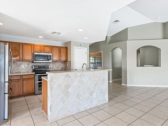 3rd image of 2119 NE 7th Place Cpe