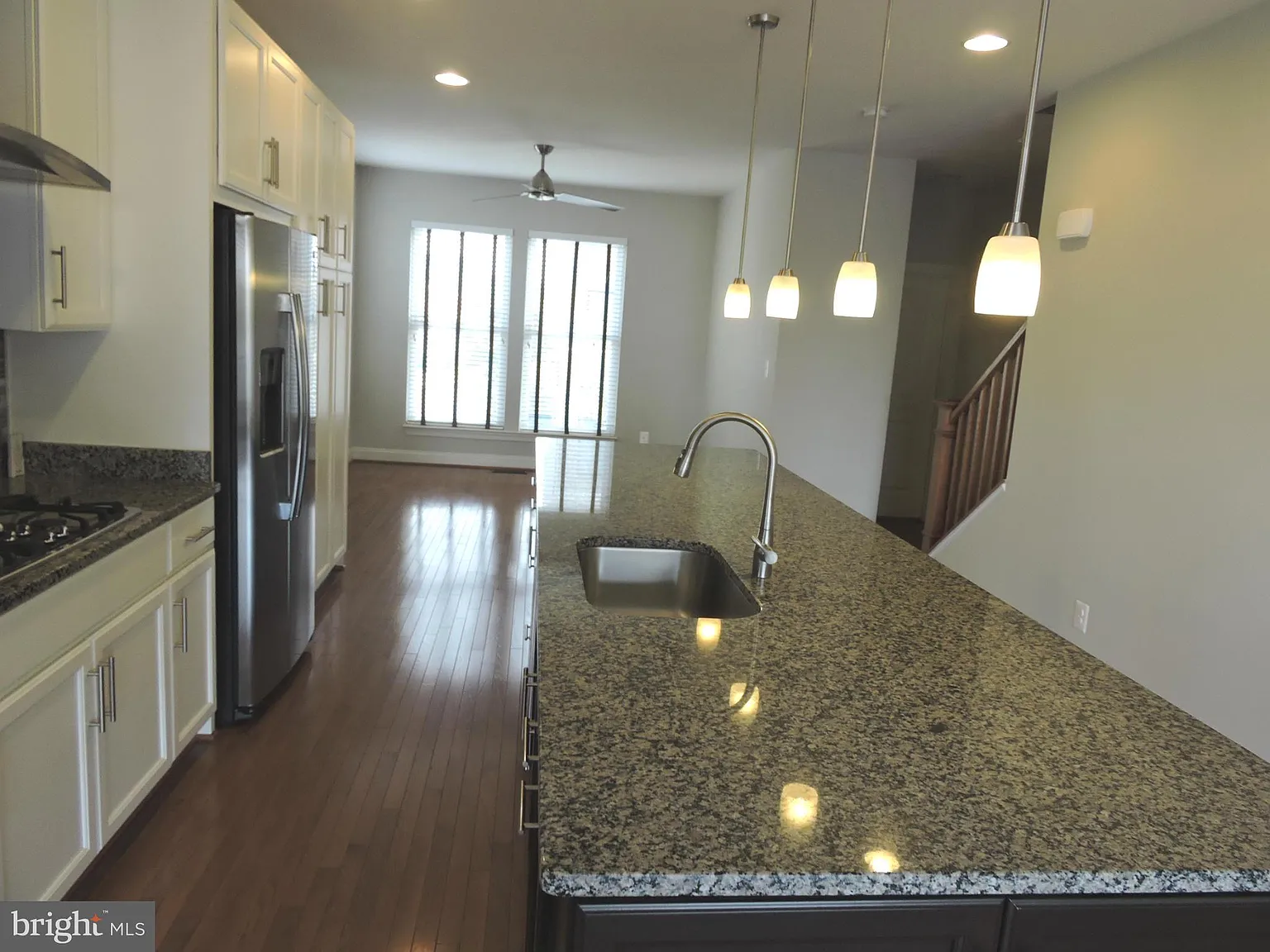 3 bed, 3.5 bath, 2334 sqft, $4,000 — Photo 3