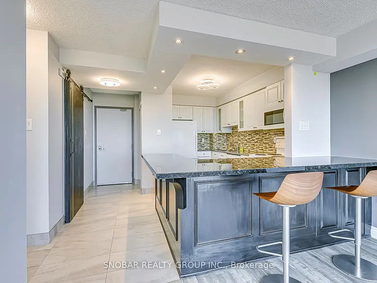 1110 Walden Cir #1001 — Photo 4