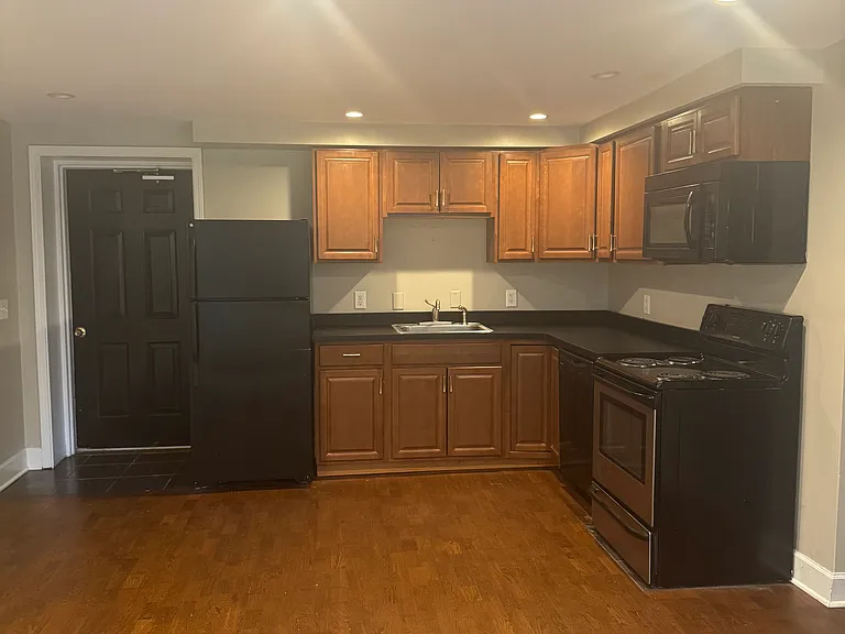 275 S Plymouth Ave #10 — Photo 2