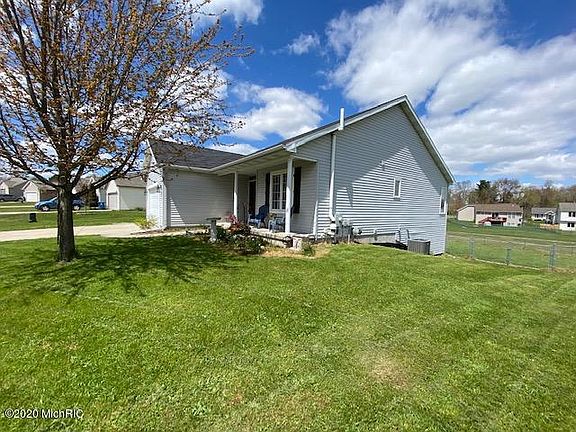 4th image of 626 Green Meadows Dr