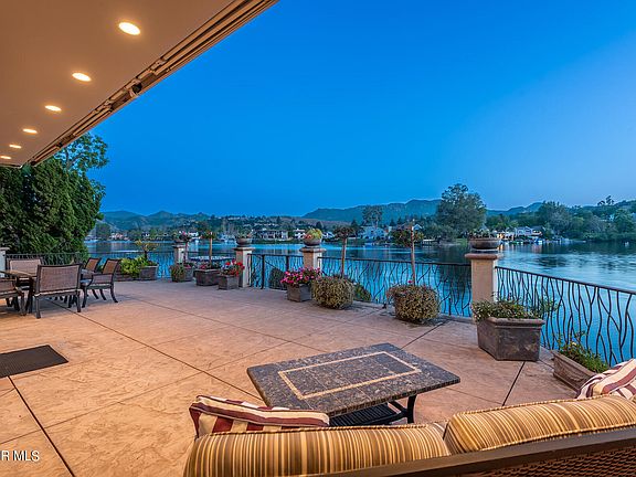 3rd image of 2456 Oakshore Dr