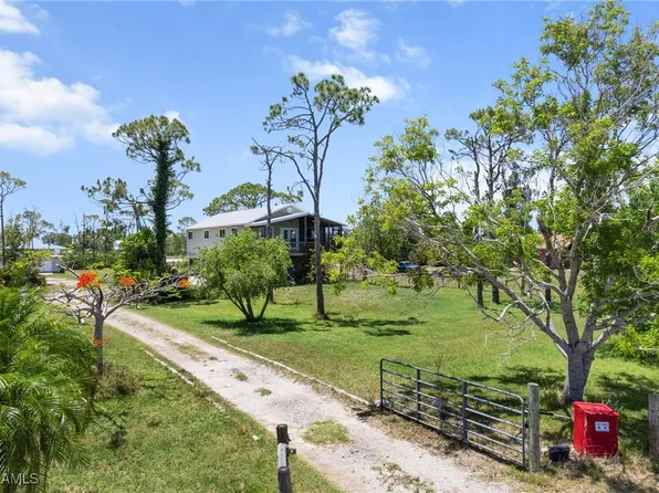 8625 Redwood Dr, Saint James City, FL 33956