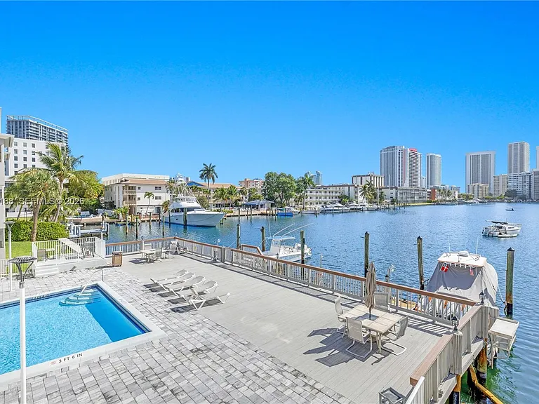 462 Golden Isles Dr #210 — Photo 27