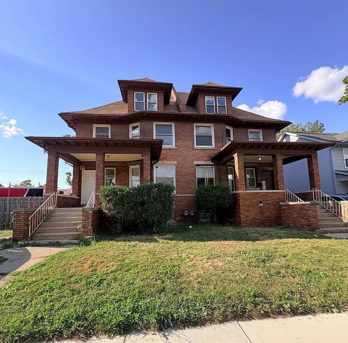 3 bed, 1300 sqft, $1,400 — Photo 1