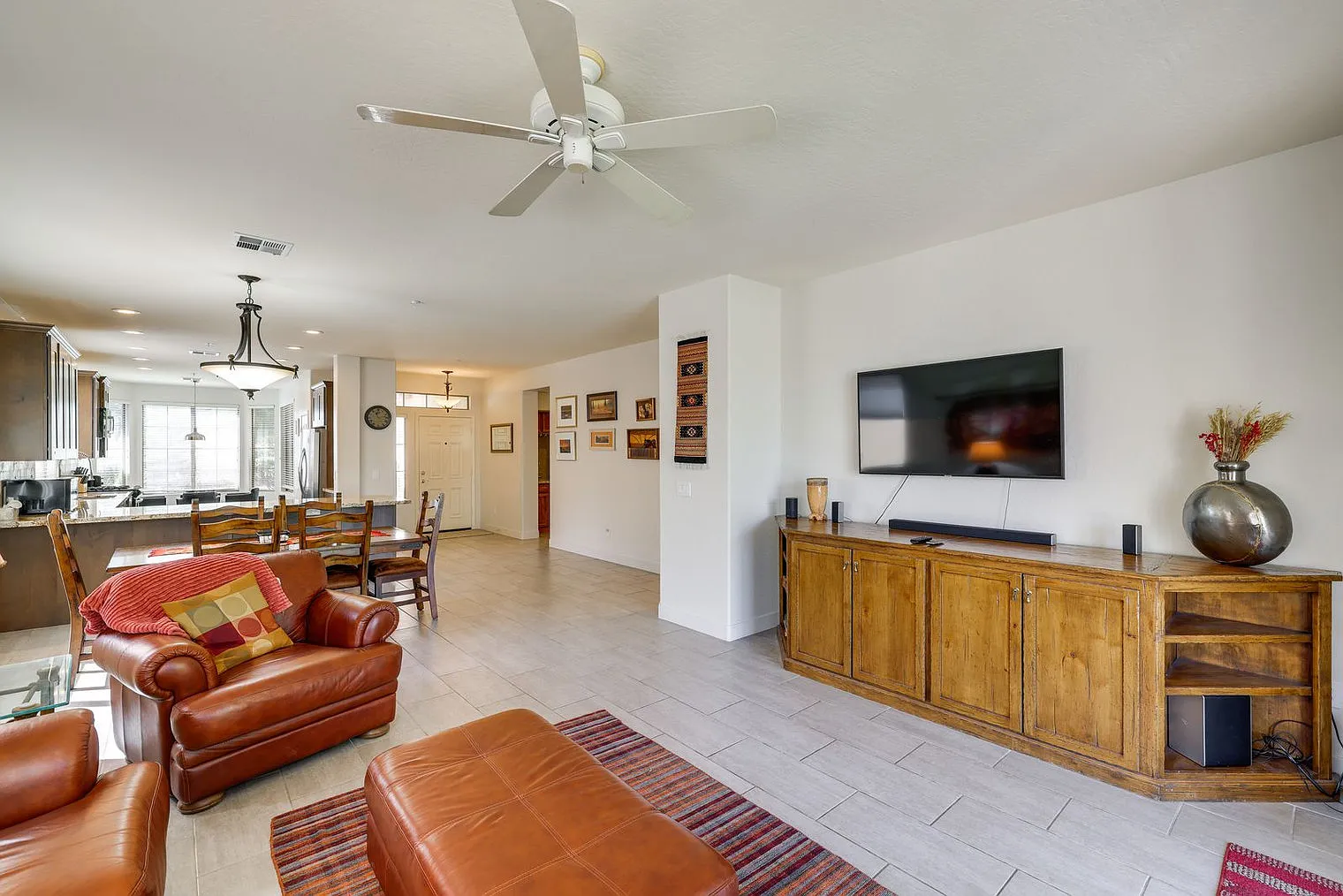 3 bed, 2.5 bath, 1948 sqft, $3,027 — Photo 4