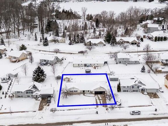 3rd image of 434 Greenview Dr
