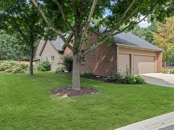 2461 Tall Oaks Dr, Elgin, IL 60123