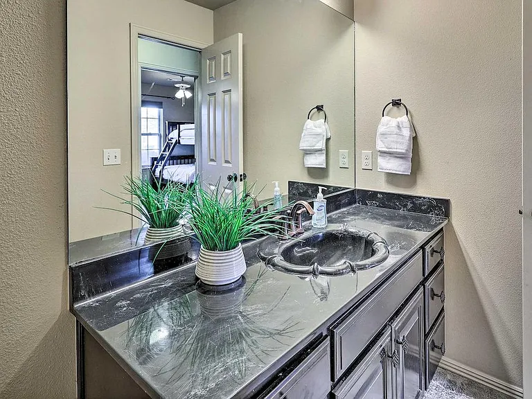 450 Remson Ln — Photo 8