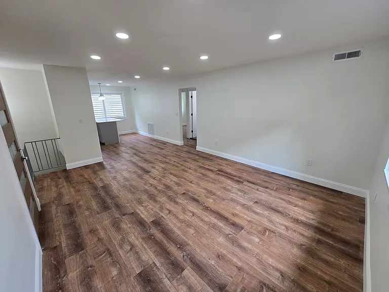 6305 Englewood Ave #1 — Photo 11