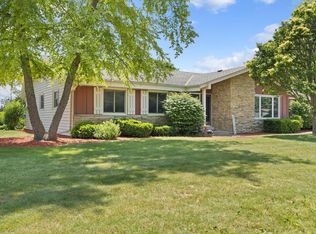 S42W27289 Oak Grove Ln, Waukesha, WI 53189