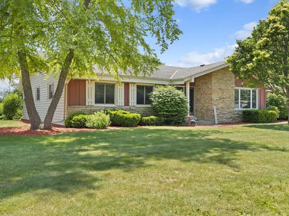 S42W27289 Oak Grove LANE, Waukesha, WI 53189