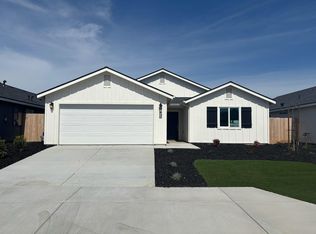 7030 Elm St, Visalia, CA 93291