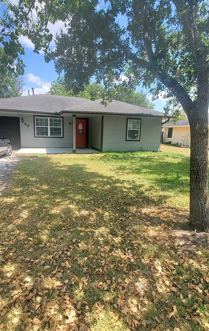 3 bed, 2.0 bath, 1412 sqft, $2,100 — Photo 1