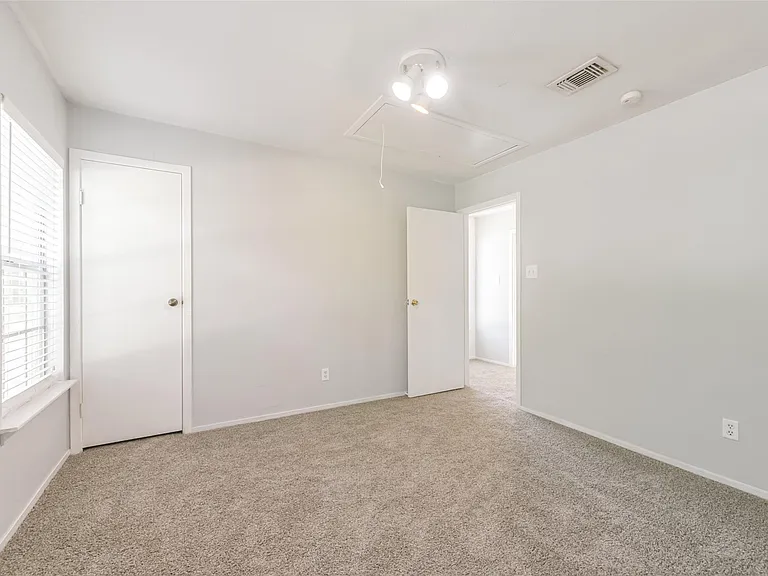 2203 Riverford Dr — Photo 32