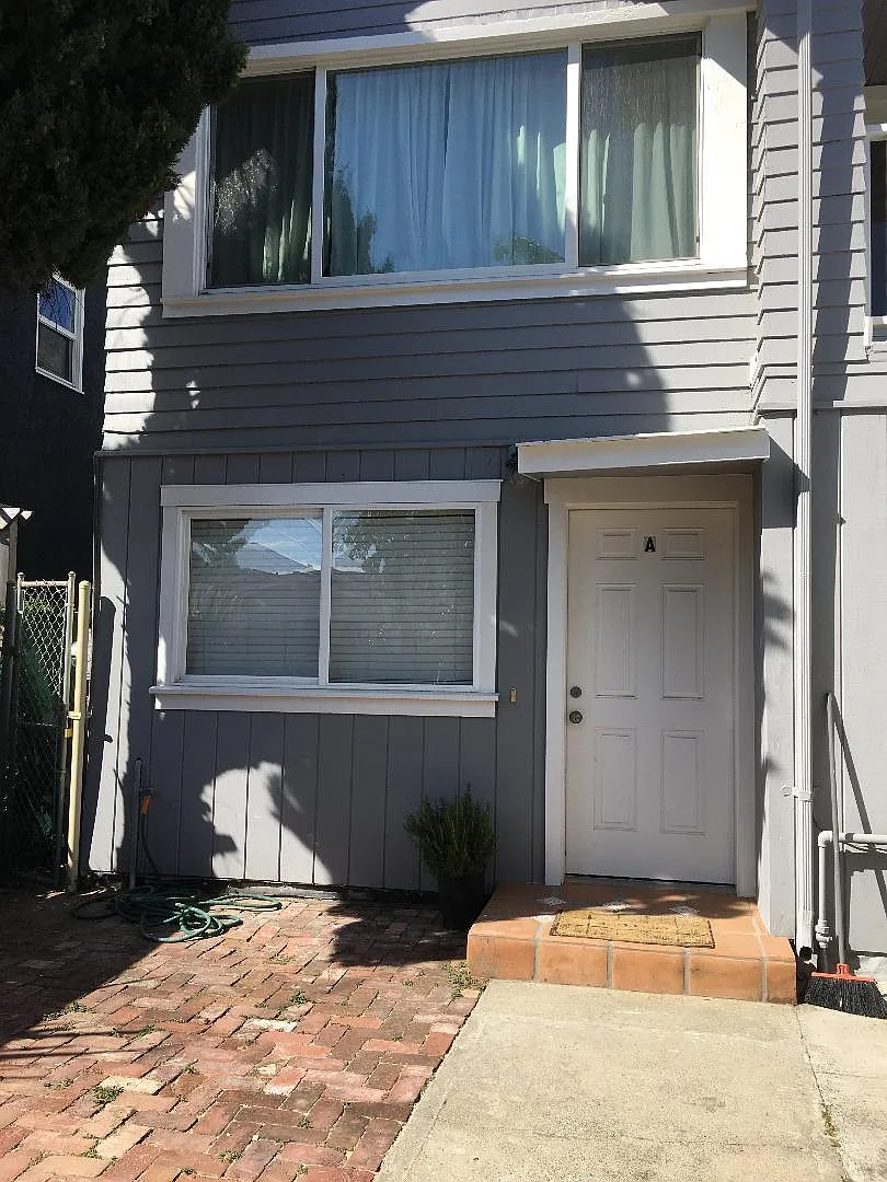 1058 Aileen St APT A photo 1