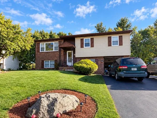 914 Suellen Dr, Reading, PA 19605