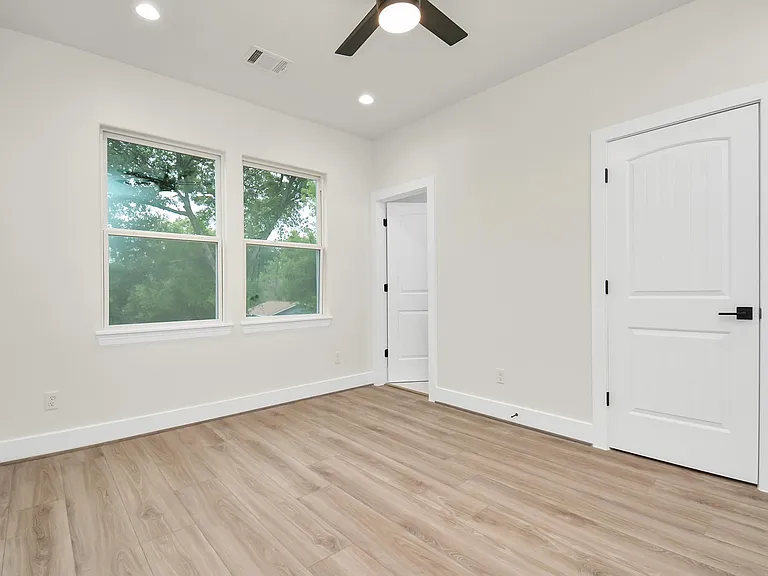 3039 Gray St — Photo 32
