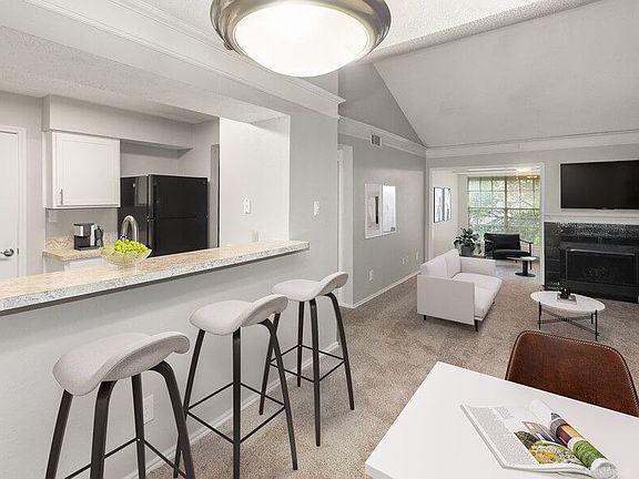 4th image of 1615 Stoneleigh Ct #2148